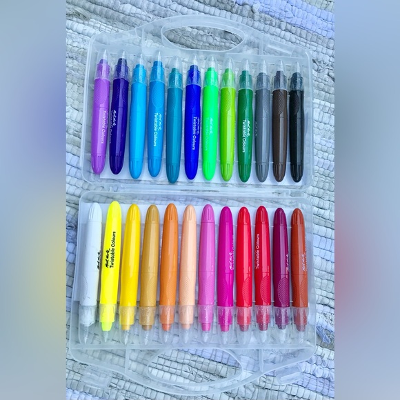 MONT MARTE 24 Twistable Colors Blendable Color Sticks Markers Paint Complete Art - Picture 1 of 8